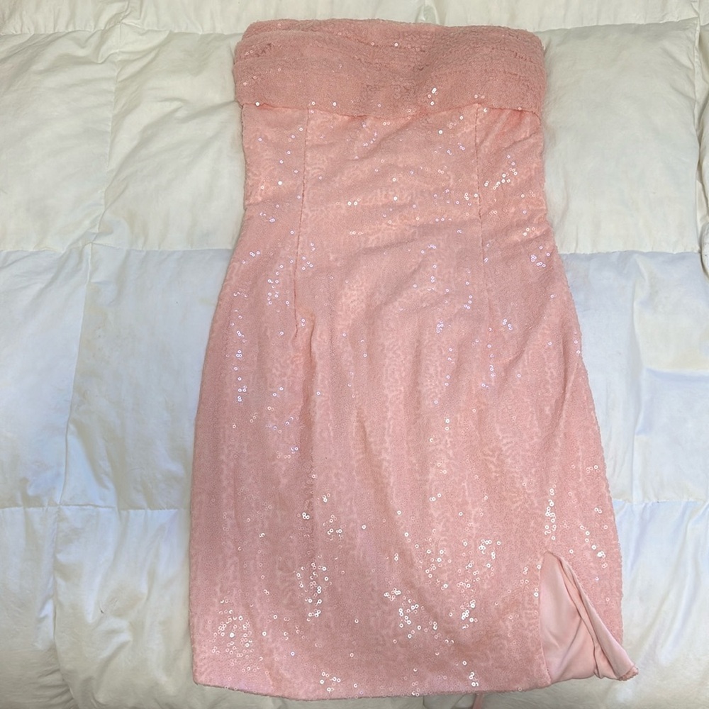 New without tags sequin light pink mini dress. Size 6